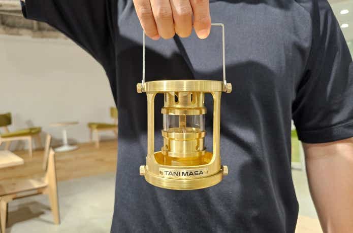 ちょうどいい保温】マグを乗せれば絶妙な温度をキープ。誰も持ってない