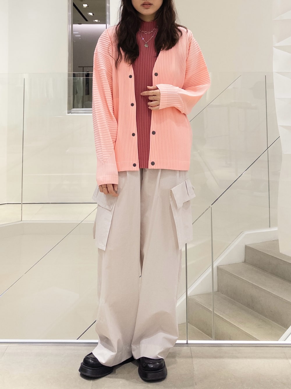 HOMME PLISSE ISSEY MIYAKEのノーカラージャケットを使った人気