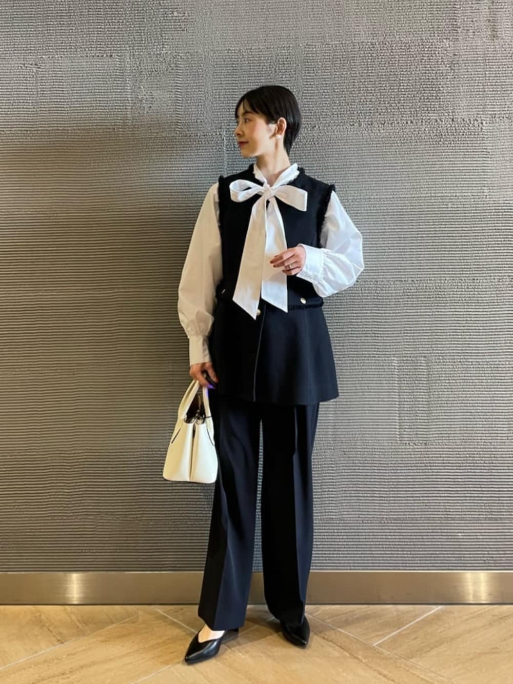 size SHORTあり］バスケット ペプラム ジレを使ったショップスタッフの