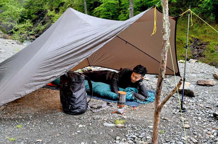 地面寝る野営スタイル「フロアレスシェルター」。雨とか虫は大丈夫？気