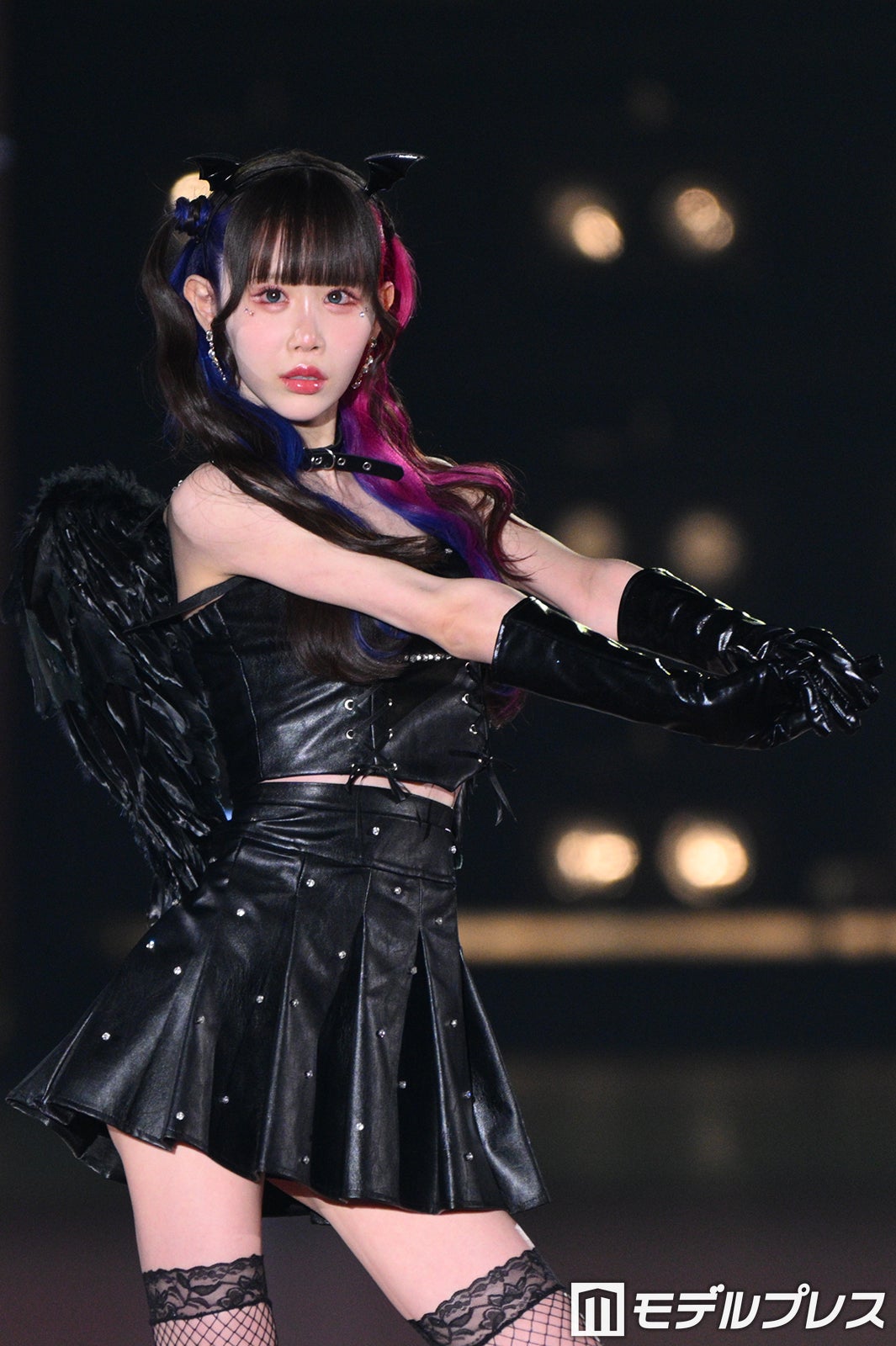 ゆりにゃ、堕天使風レザールックで圧巻オーラ 抜群スタイル際立つ【関