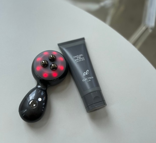 エラ張り、フェイスラインのもたつきケア美顔器【マキアエディターズの