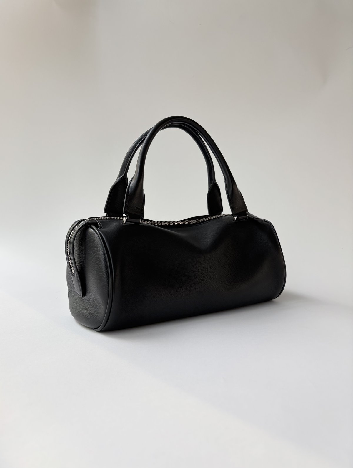 The Row（ザ・ロウ）】のバッグはやっぱり名品だった！ 持つたびに惚れ