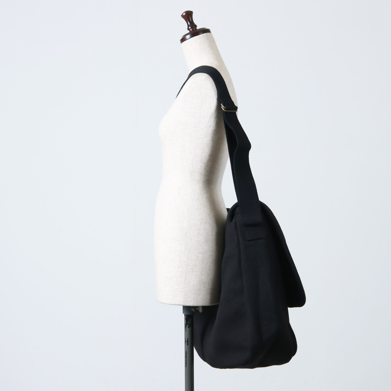 COMOLI (コモリ) ヘンプダック ショルダーバッグ