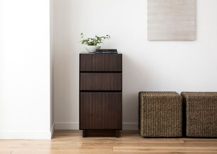 レン・キャビネットv03 425 ～チェスト～滝から着想を得た縦ラインの