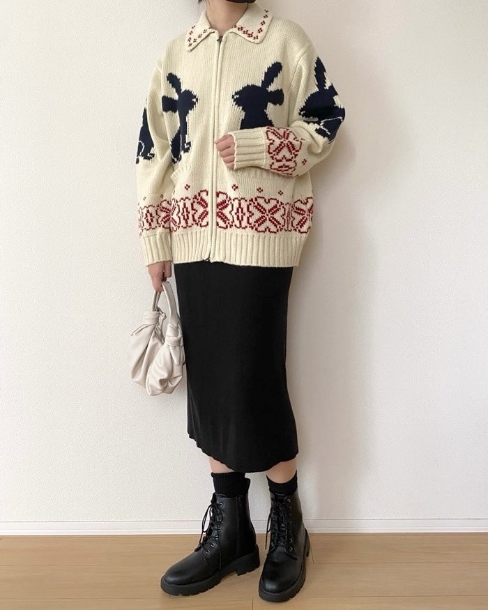 この値段は買い」GU×rokhの“ゆるかわニット”が人気すぎて品薄状態