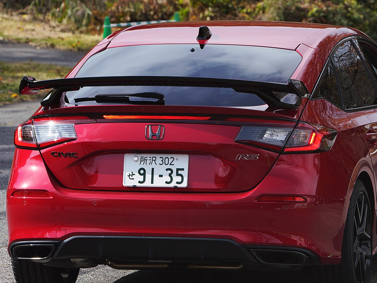 空力性能を体感せよ！シビック用純正アクセ「テールゲートスポイラー