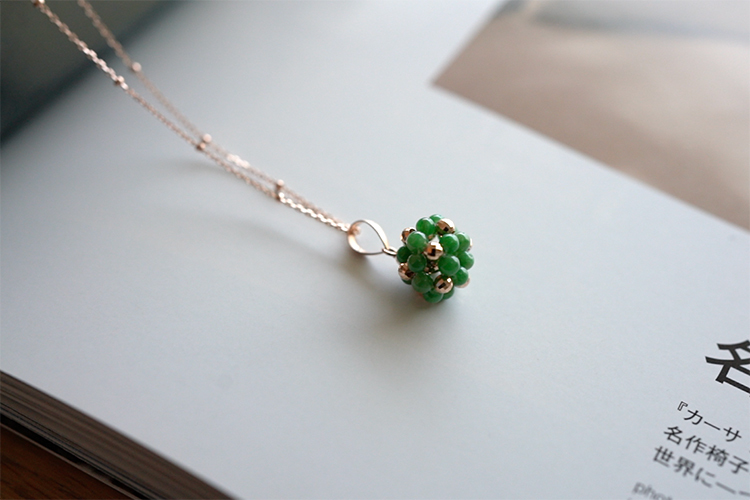 翡翠（ヒスイ）×K18ジュエリーペンダント『JADE BERRY』（ヴィヴィッド