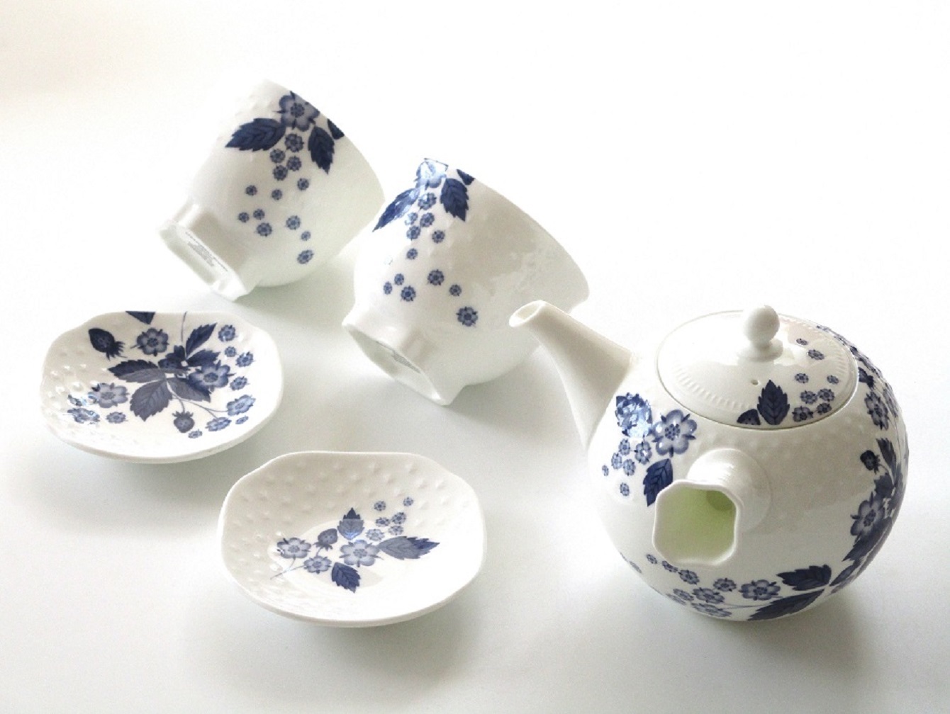 ウェッジウッドWEDGWOOD ストロベリーブルームインディゴ ジャパニーズ