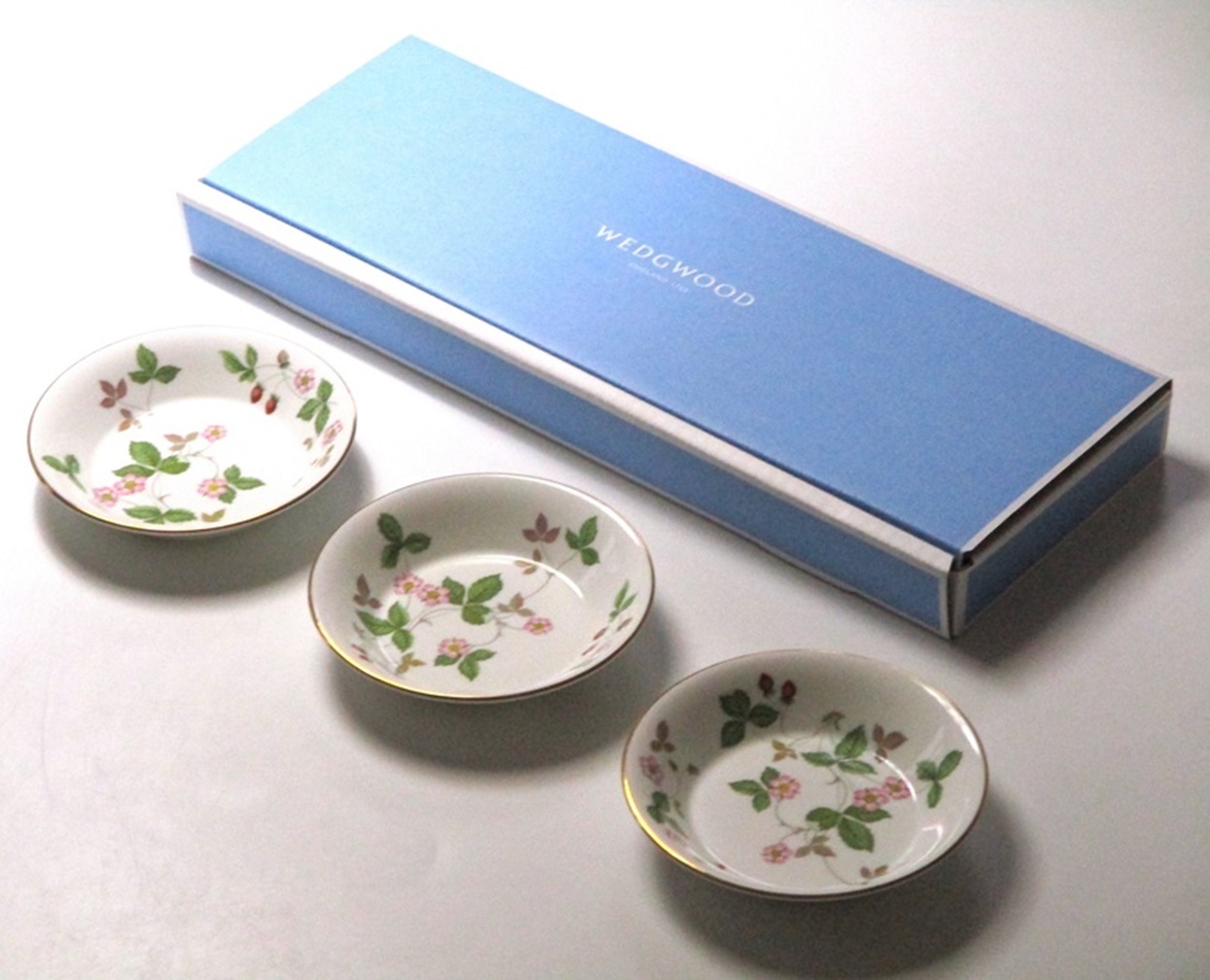 ウェッジウッドWEDGWOOD ワイルドストロベリー フルーツソーサー 13cm