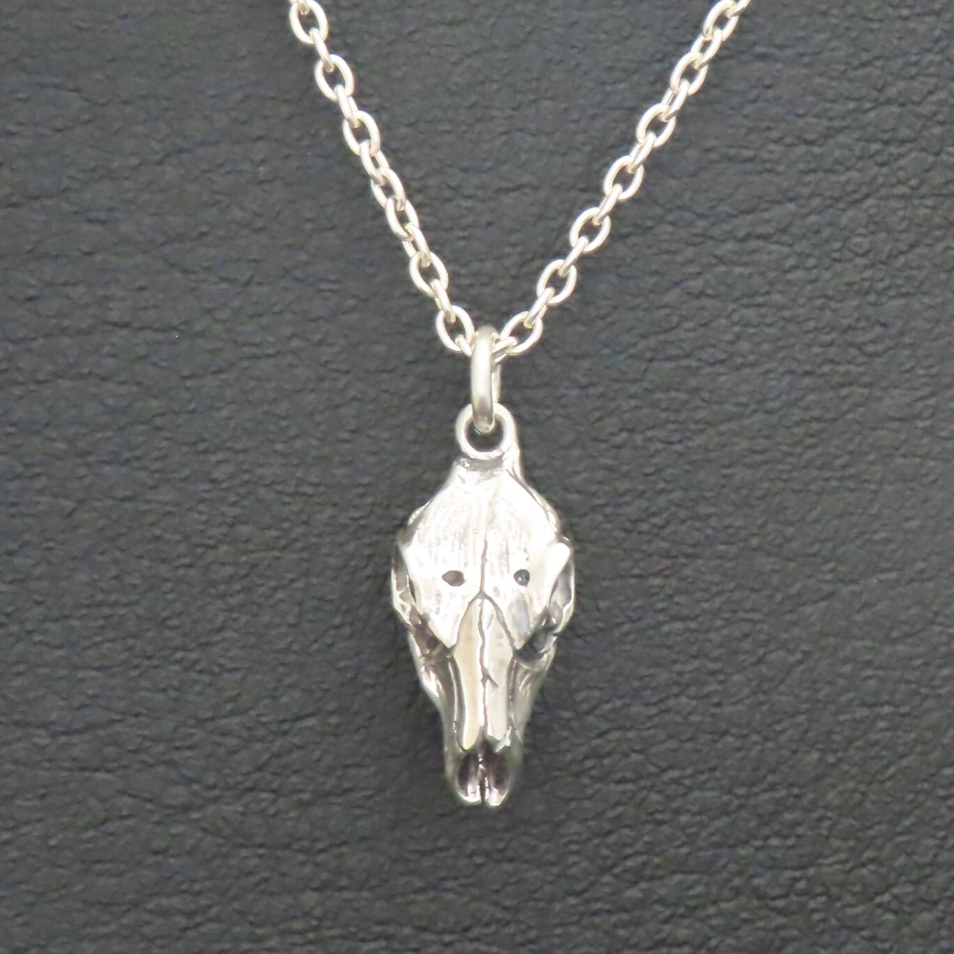 鹿スカルネックレス シルバー925 【刻印無料】 雌 メス 鹿 骨 スカル