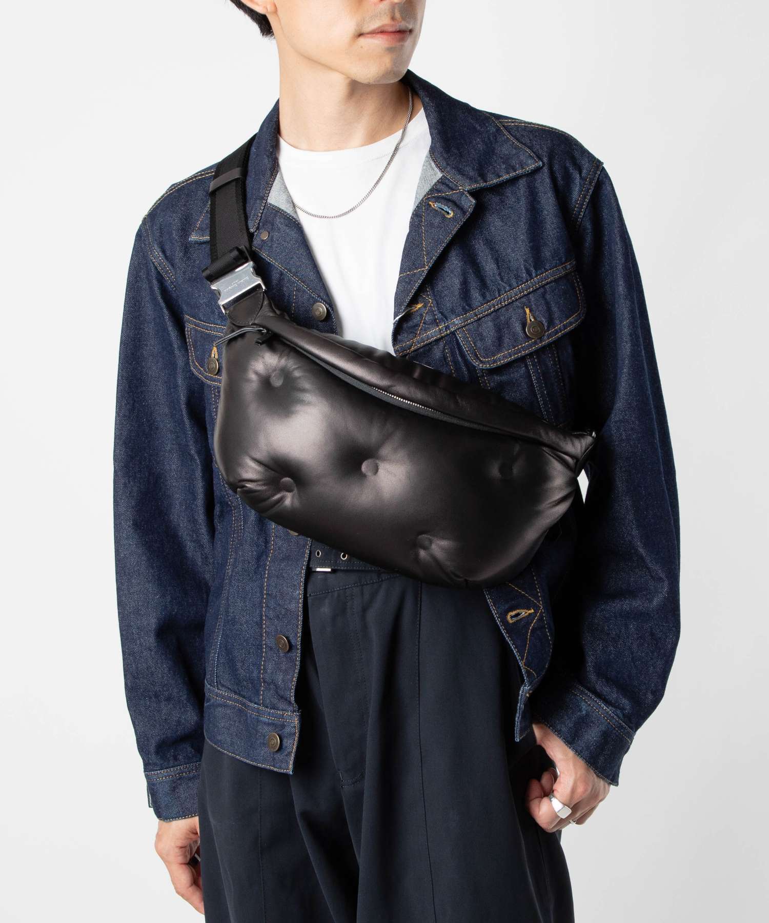 メゾン マルジェラ MAISON MARGIELA S35WB0079 P4300 ボディバッグ