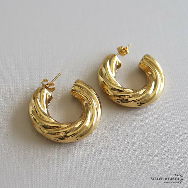 安心のステンレス素材 18KGP ワイドピアス ゴールド 金色 ツイスト