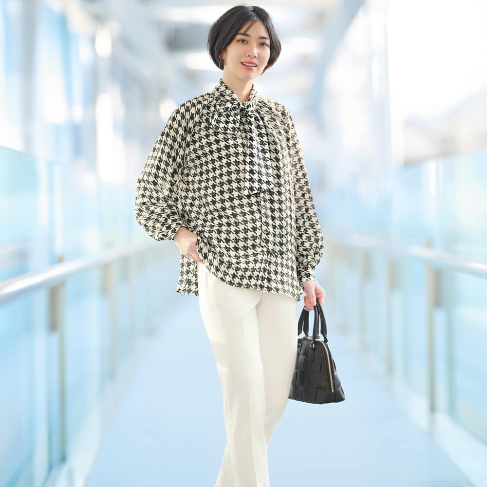 ビジューボタン プリント ボウタイブラウス 通販 - ディノス