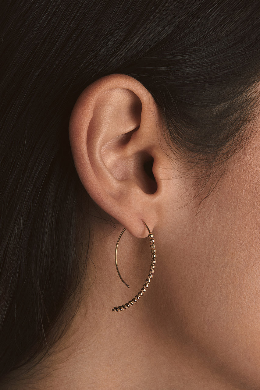 MIZUKI(ミズキ)｜E3A1 バナナフープピアスS/イエローゴールド の通販