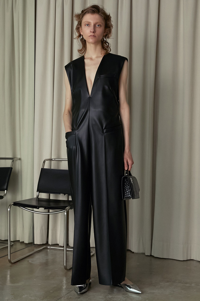 PRANK PROJECT(プランク プロジェクト)｜Vネックフェイクレザー