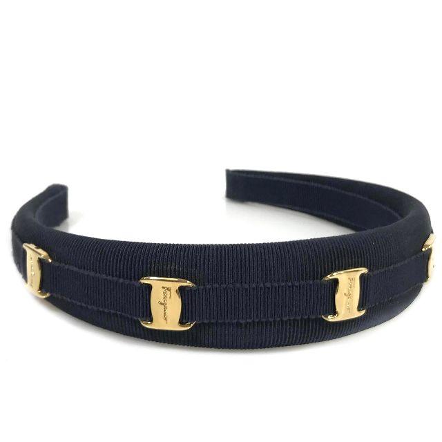 FERRAGAMO - フェラガモ ヴァラ ネイビー ゴールド カチューシャ JN110