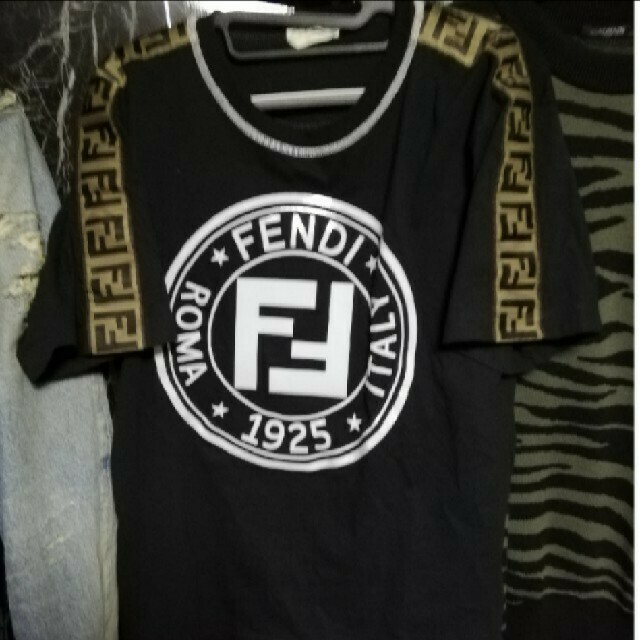 FENDI - FENDI ロゴ Tシャツ フェンディの通販 by shop｜フェンディ