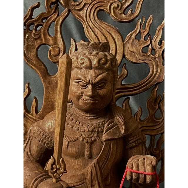 高32cm 仏教工芸品 楠材製 極上彫 井波木彫仏像 不動明王座像 【公式通販】