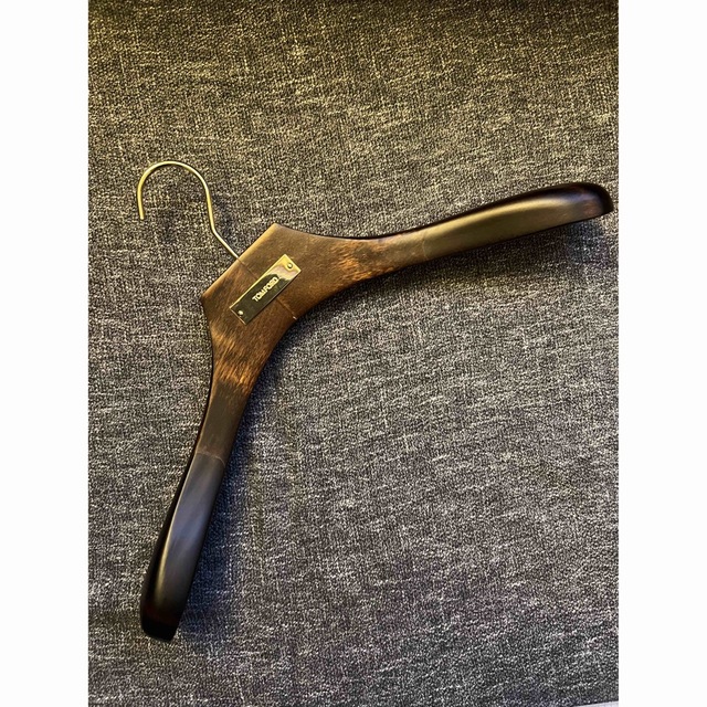 TOM FORD - TOM FORD トムフォード 木製純正ハンガーの通販 by YOYO