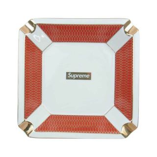 Supremeのフリマアイテム一覧