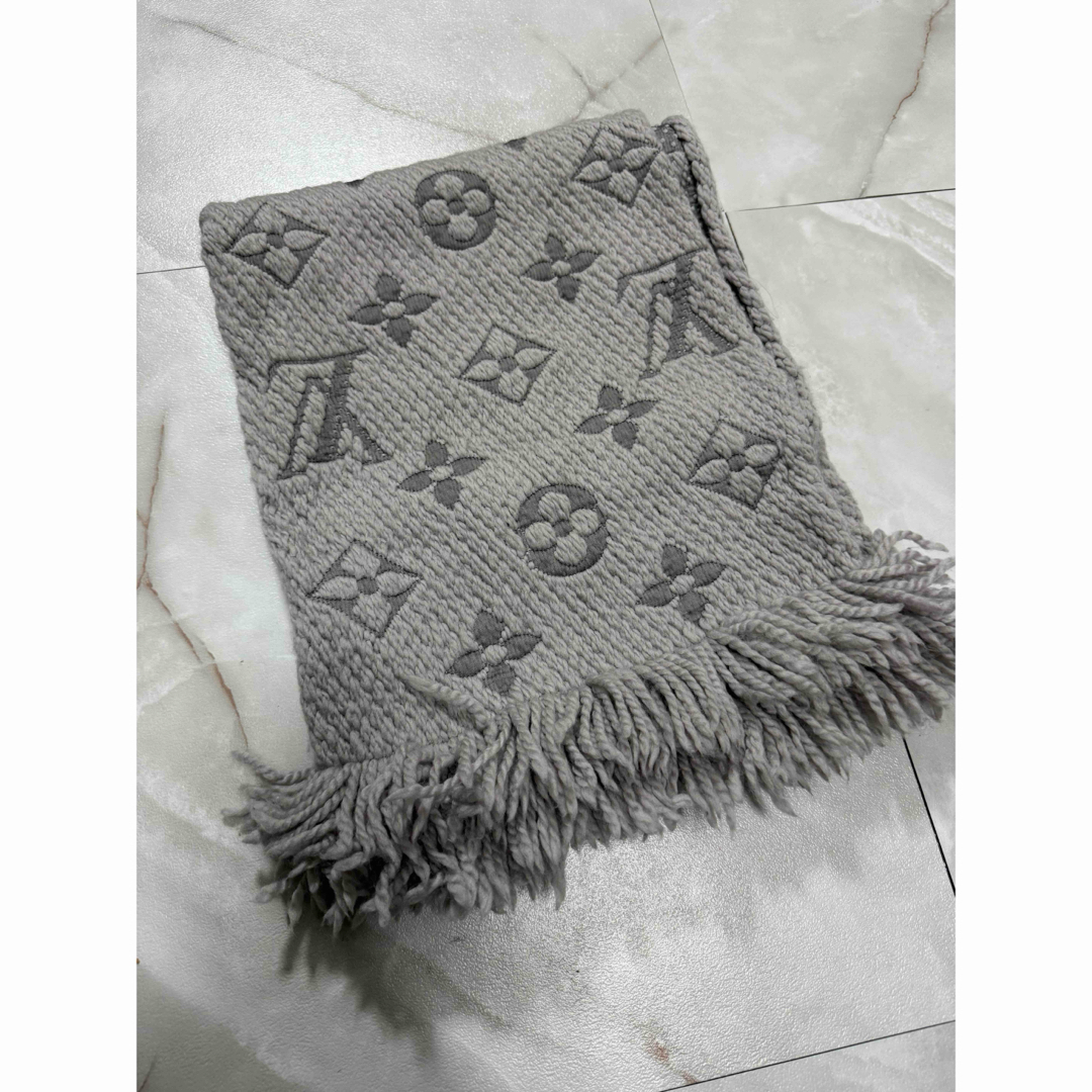 LOUIS VUITTON - LOUIS VUITTON ルイヴィトン マフラー グレーの通販