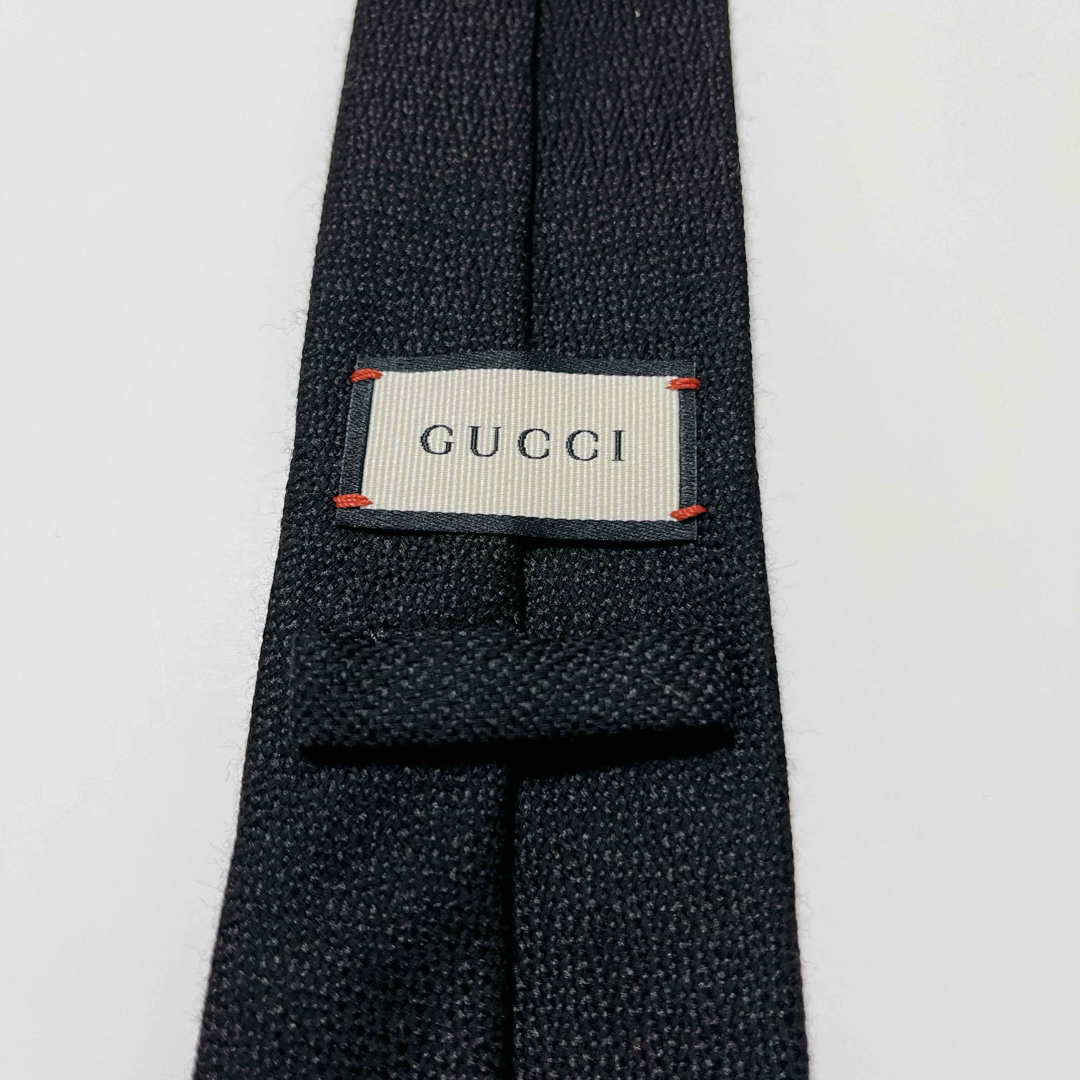 美品 グッチ ネクタイ ハイブランド ソリッドタイ 無地 虎 希少 光沢 黒色