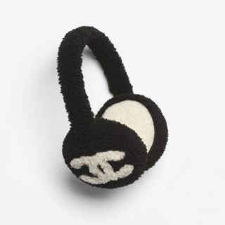 CHANEL - 値下げ！新品未使用 シャネル イヤーマフ 黒白 CCロゴ 25B