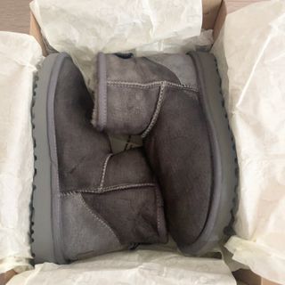 UGG（グレー/灰色系）のフリマアイテム一覧