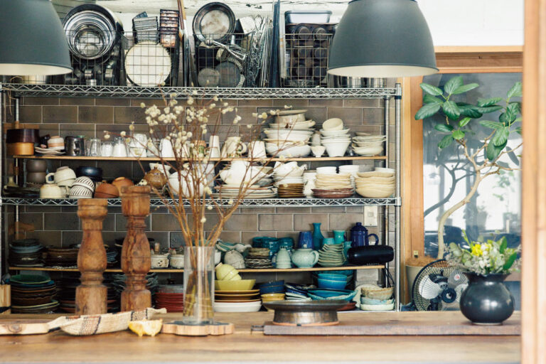 エレクターラックを食器棚として代用！ 料理のプロのオシャレな