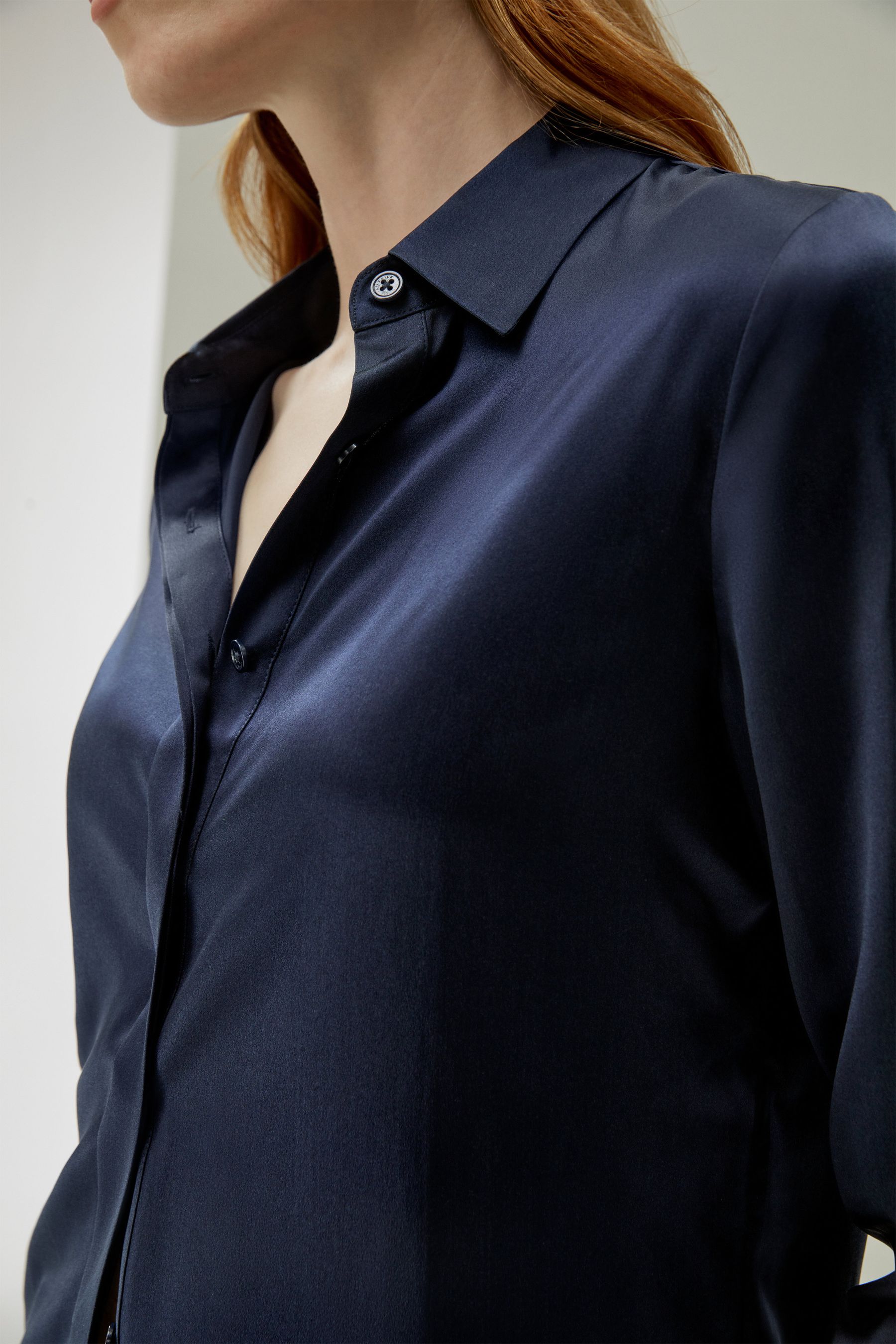 ウォッシャブルシルク シャツ】【新宮志歩さん着用】上品な隠しボタン