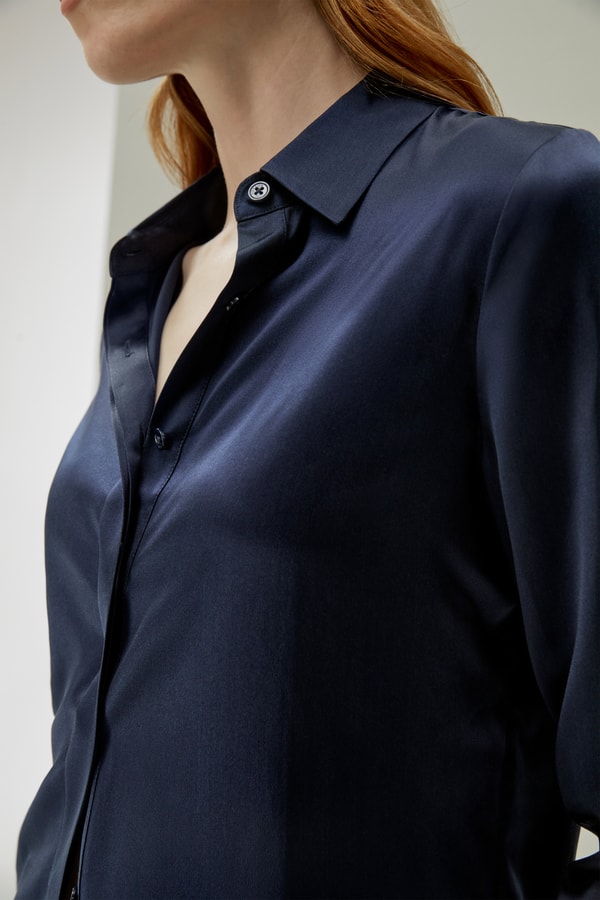 ウォッシャブルシルク シャツ】【新宮志歩さん着用】上品な隠しボタン