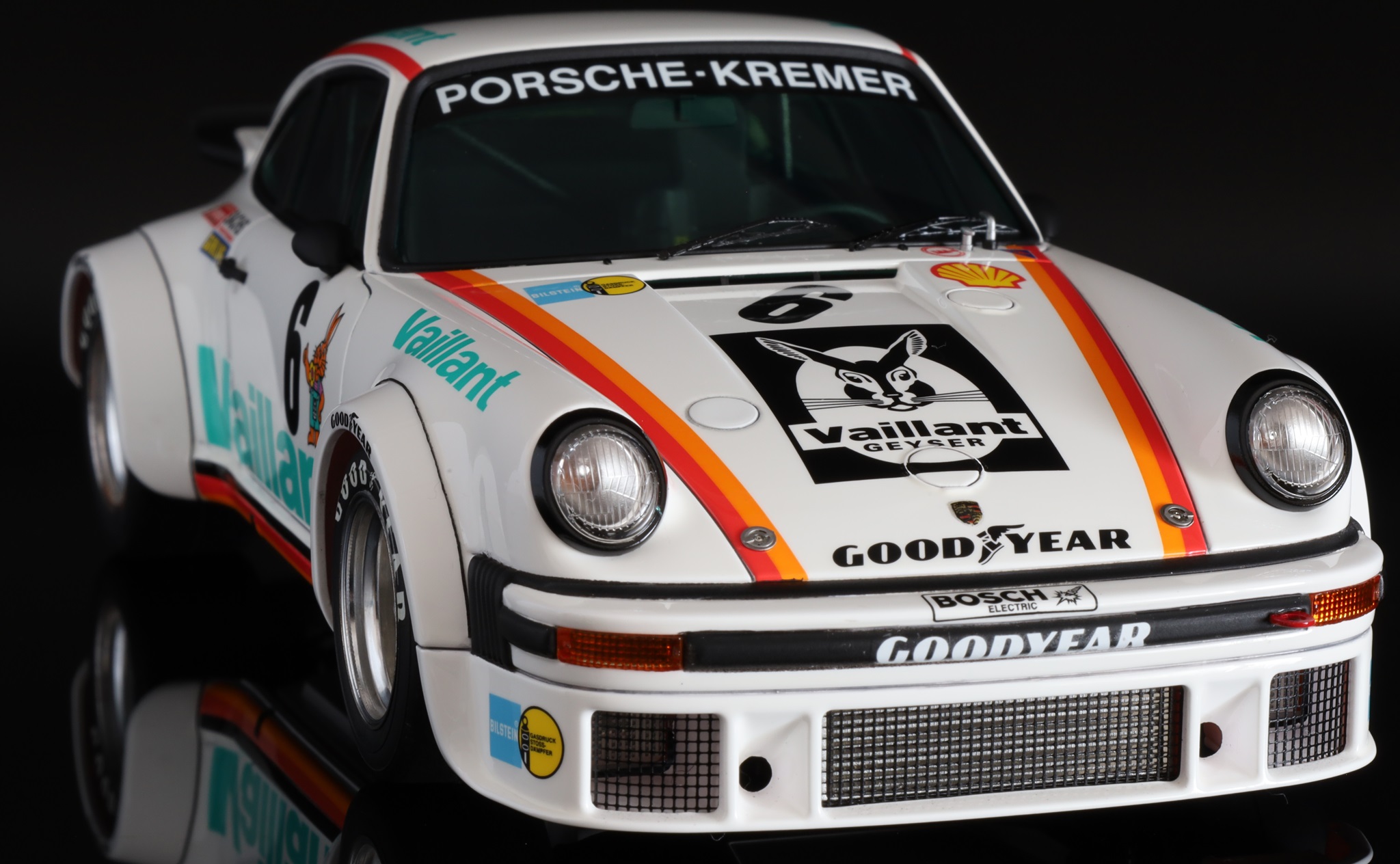 タミヤ 1/24 ポルシェ ターボ RSR 934 1976 Vaillant Kremer Team｜車