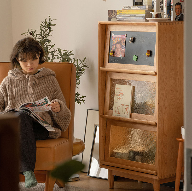 Woody Prime Cherry ブラックボード付きベゴニアガラス扉キャビネット