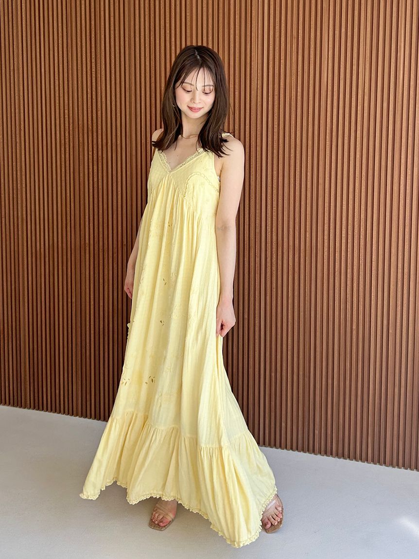 フラワーエンブロイダリーマキシワンピース(マキシ・ロングワンピース