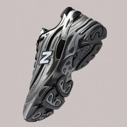 国内先行予約/5月1日発売予定】 ニューバランス 100 ブラック/シルバー