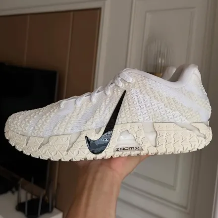 国内10月1日発売予定】 ナイキ ジャ 3 EP ホワイト/ブラック