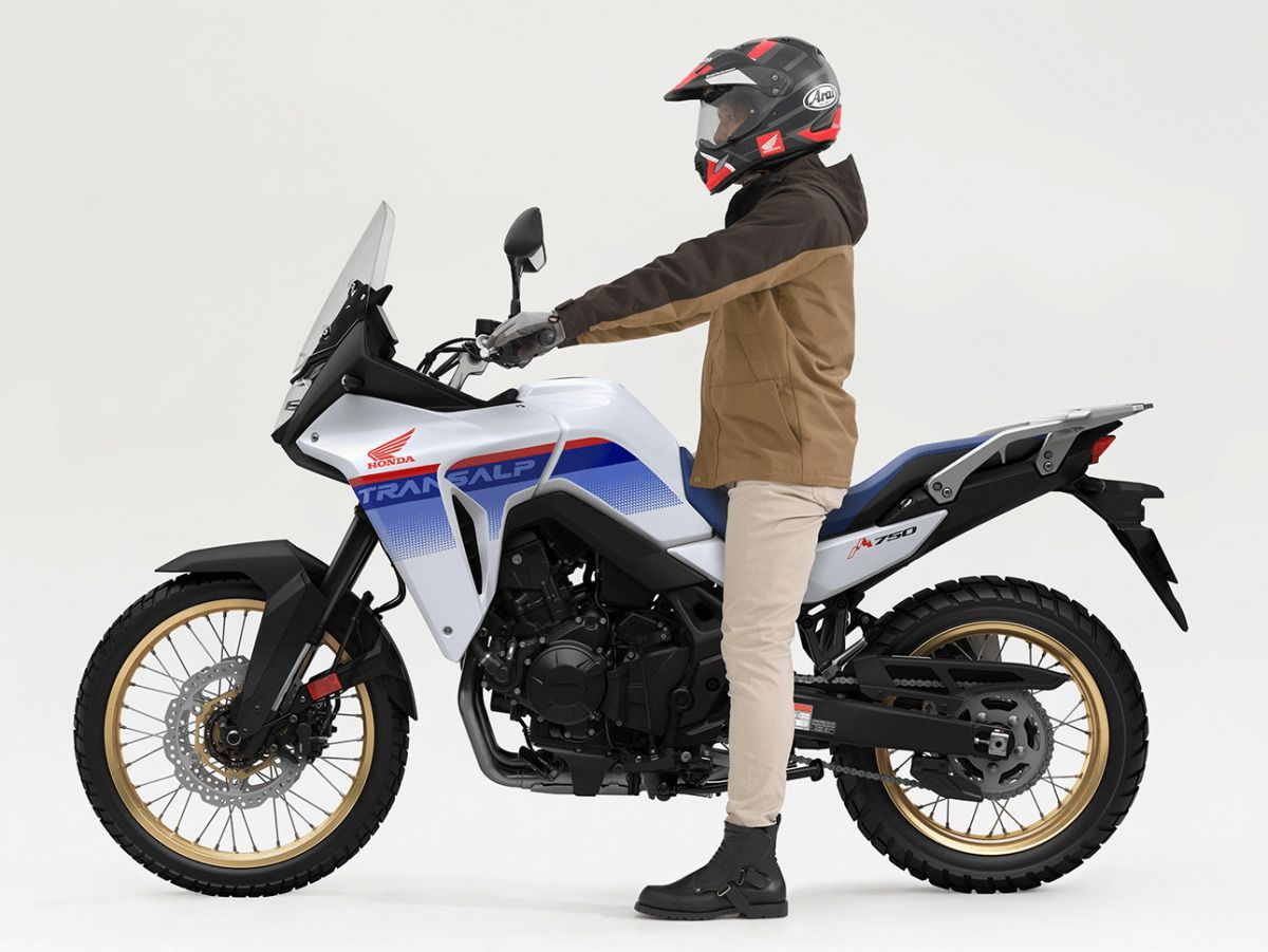 XL750トランザルプ足つきチェック！165/175cmの身長ごとに詳細確認