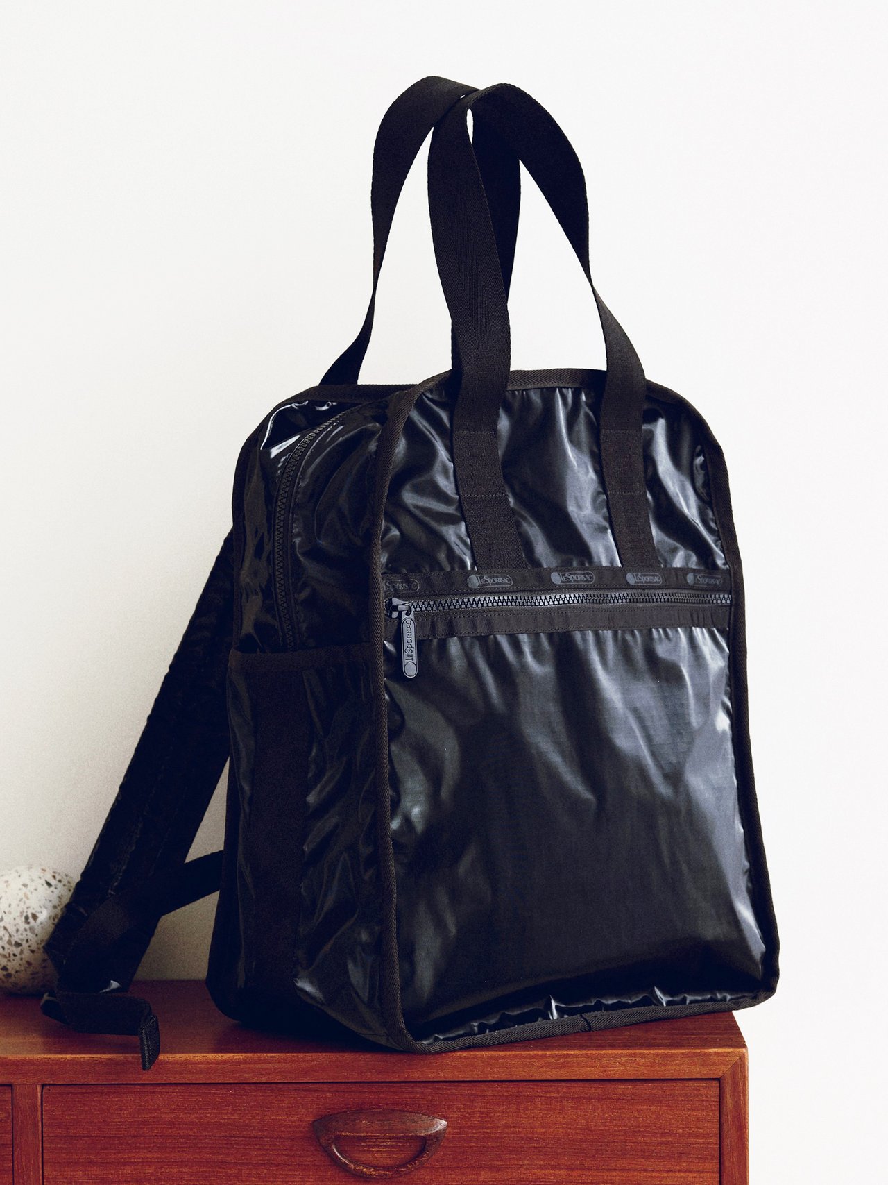 男のひとり旅にも使える。「ひとりっぷ®×レスポートサック」のコラボ第