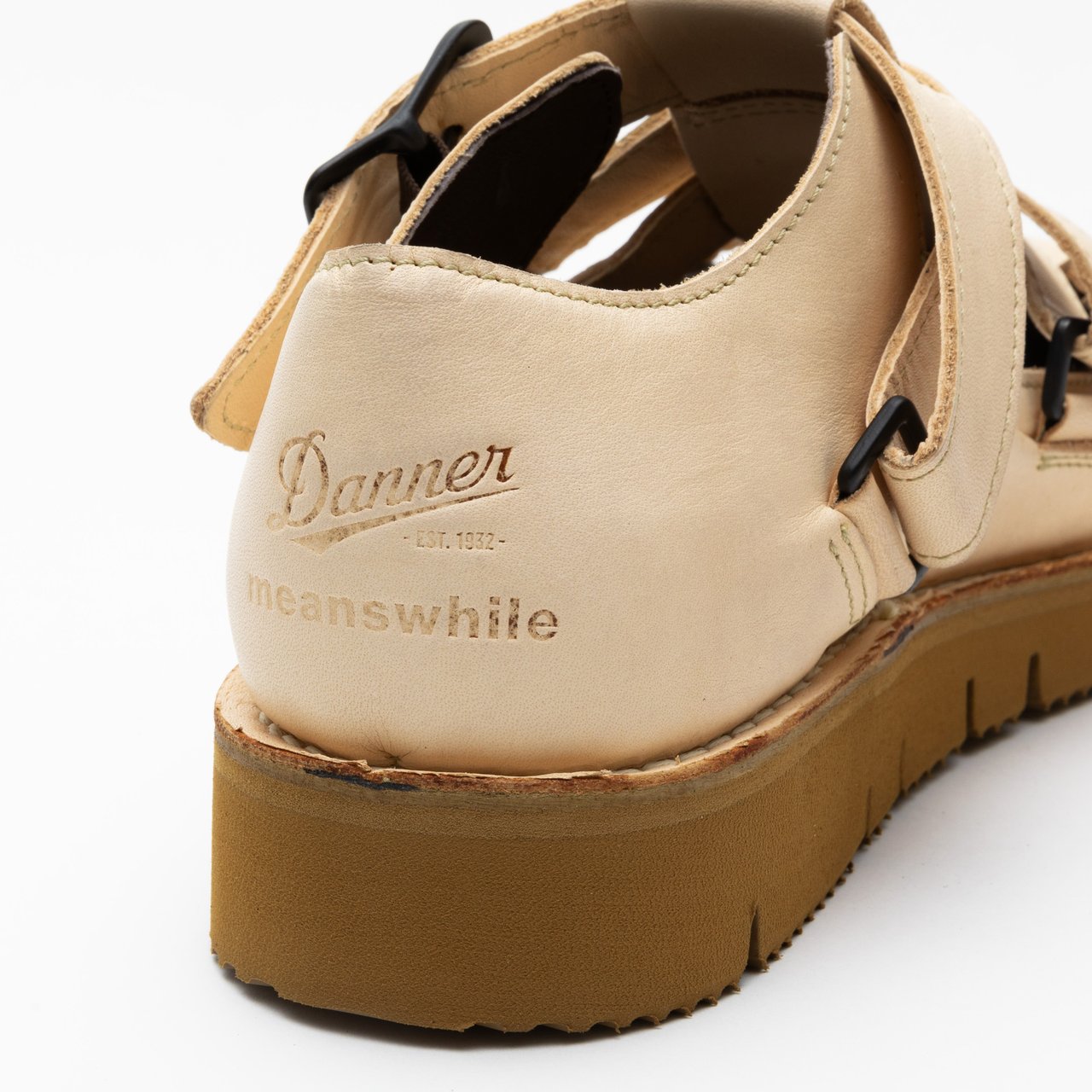 カジュアル過ぎない大人のサンダル】黒とヌメ、どっちも欲しい「ダナー