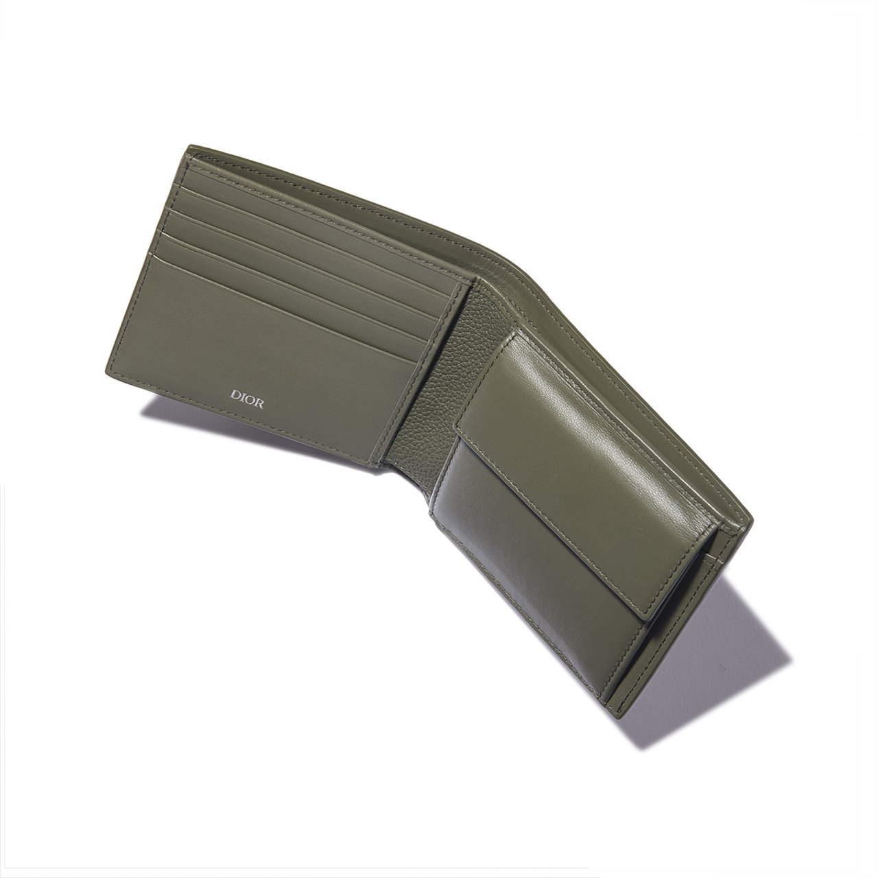 夏ボーナスで大人が買うべき 新作ブランド財布BEST 30】05.ディオール