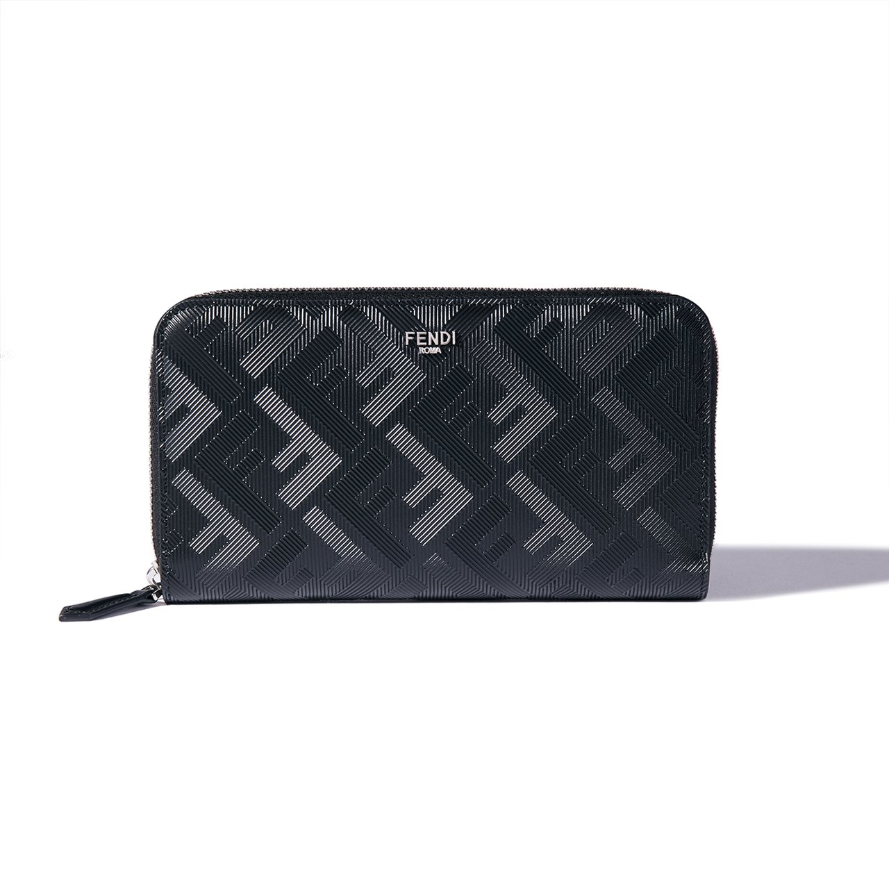 フェンディ】夏ボーナスで買うべき大人の財布｜立体的な「FF」ロゴの新