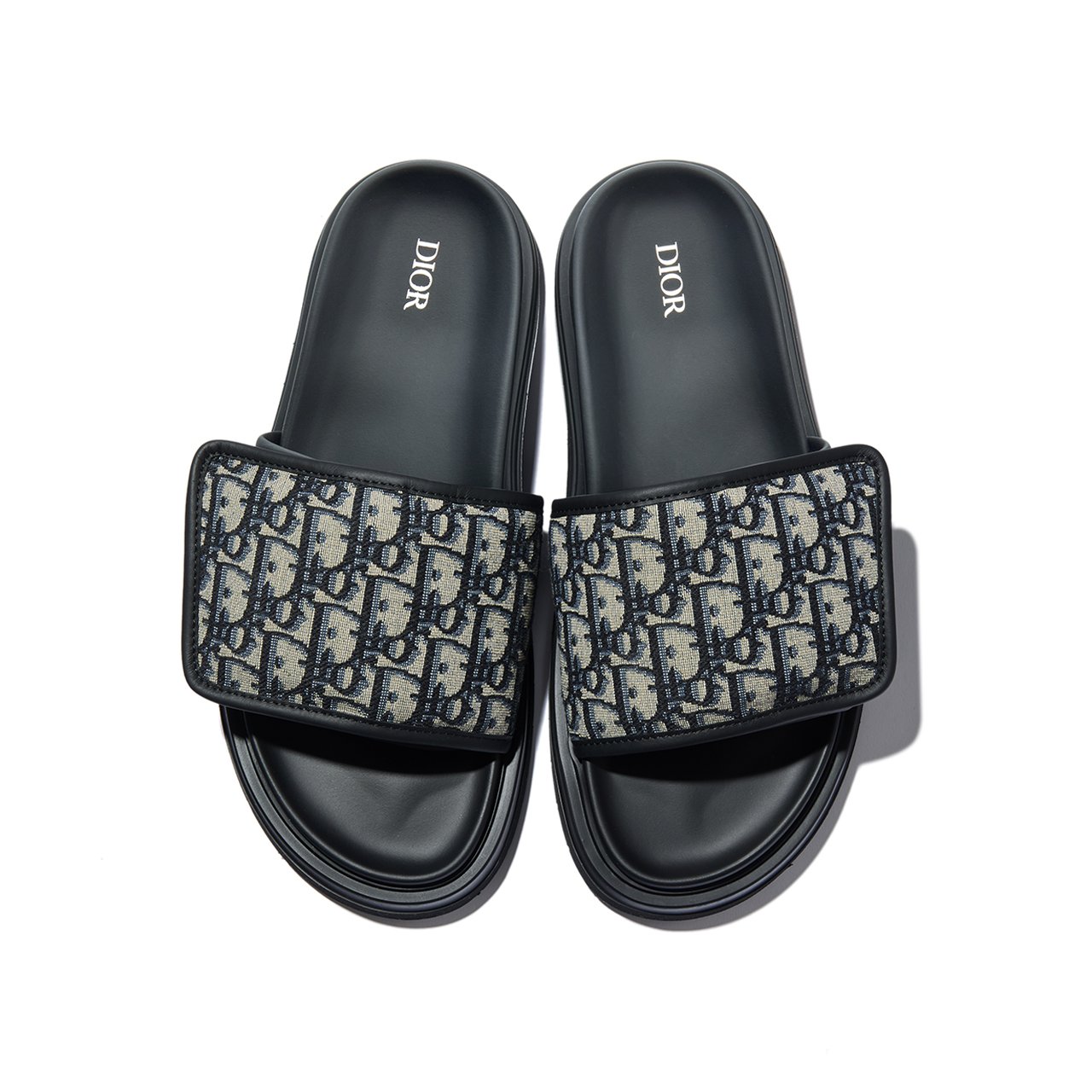 大人のサンダル】幅広ストラップの新作「ディオール アクア」【DIOR