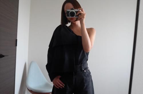 low in stock】ribbon one shoulder blouse/black - akiki