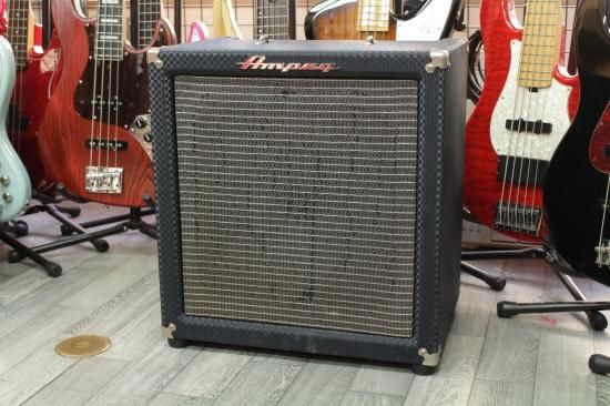 Ampeg B-50R ROCKET BASS - Geek IN Box