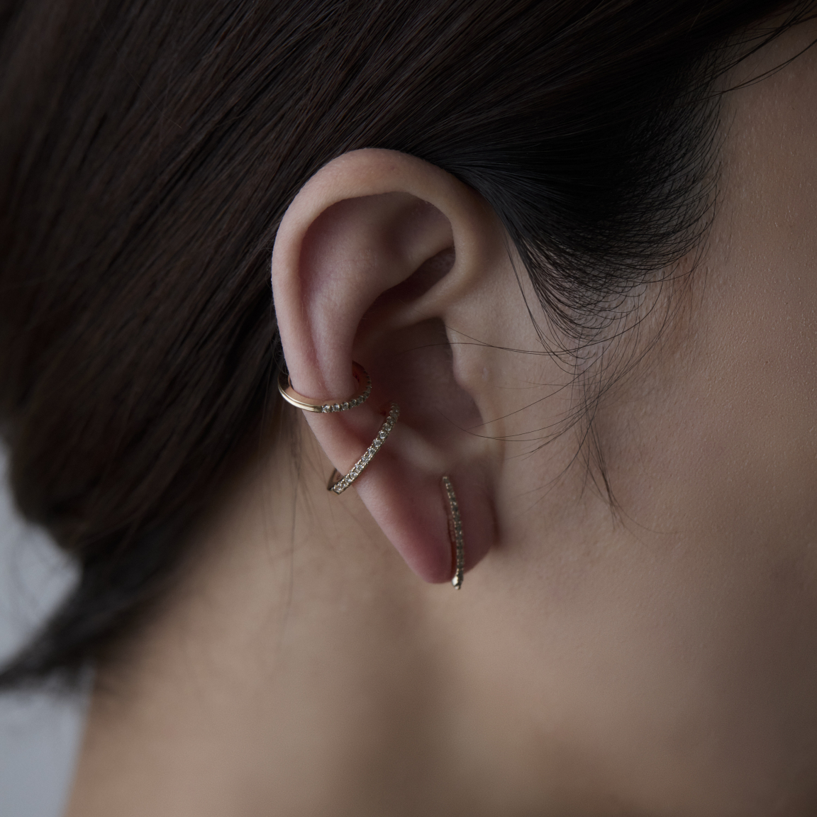 Hirotaka（ヒロタカ) Gossamer Diamond Short Bar Earring