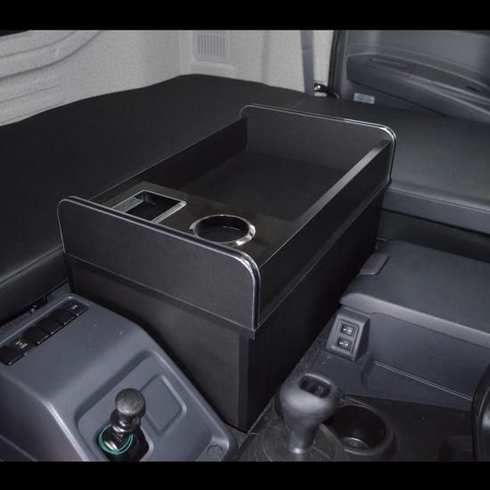 いすゞ ギガ センターコンソール （ショート）｜ いすず ファイブ