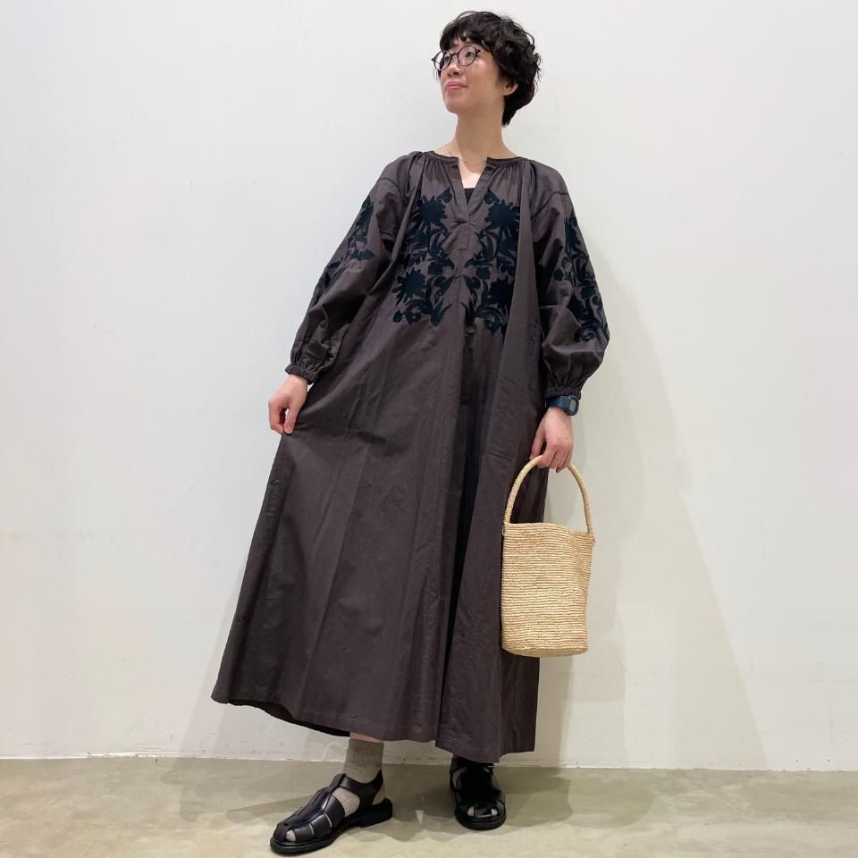 Sara mallika - *Vネック刺繍ワンピース（020441SC2） - Sheth Online