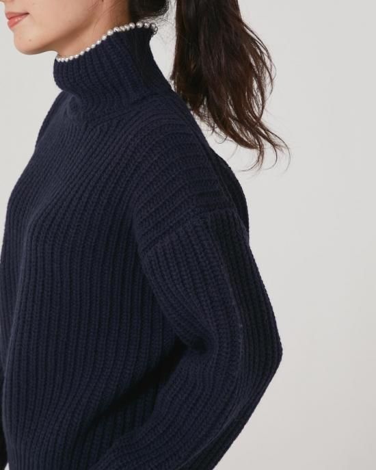 パールネックタートルニット(ネイビー) - seventen