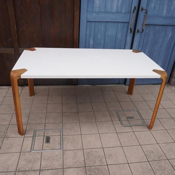 Tendo(天童木工)より建築家 坂倉準三の研究所がデザインしたAntler